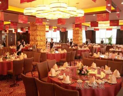 南京豪华宴会厅折叠餐桌椅图片