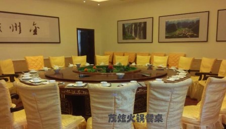 酒店火锅餐桌图片